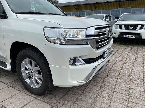 Toyota Land Cruiser 7 of 23