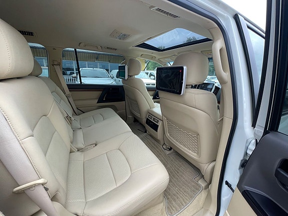 Toyota Land Cruiser 13 of 23