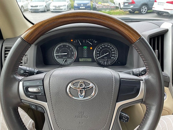 Toyota Land Cruiser 18 of 23