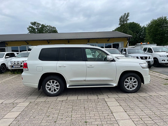 Toyota Land Cruiser 5 of 5