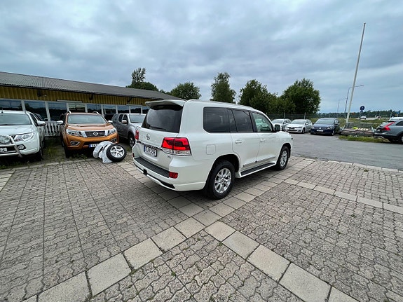Toyota Land Cruiser 6 of 23