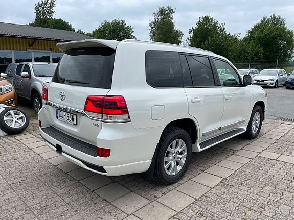 Toyota Land Cruiser 3 of 5
