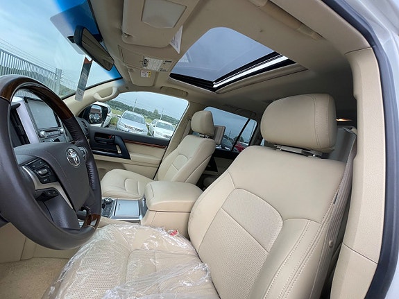 Toyota Land Cruiser 10 of 23