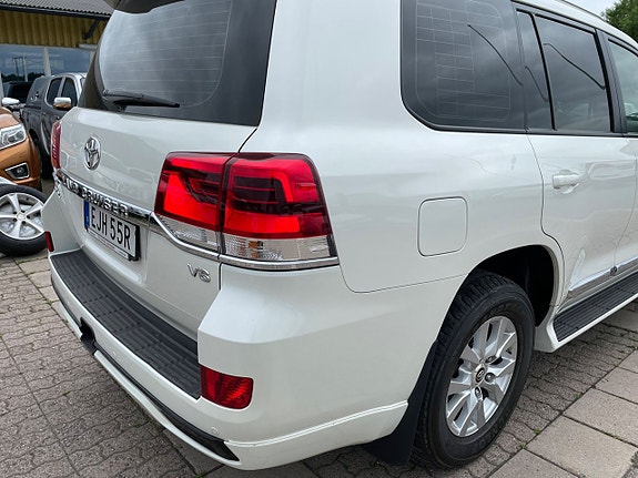 Toyota Land Cruiser 8 of 23