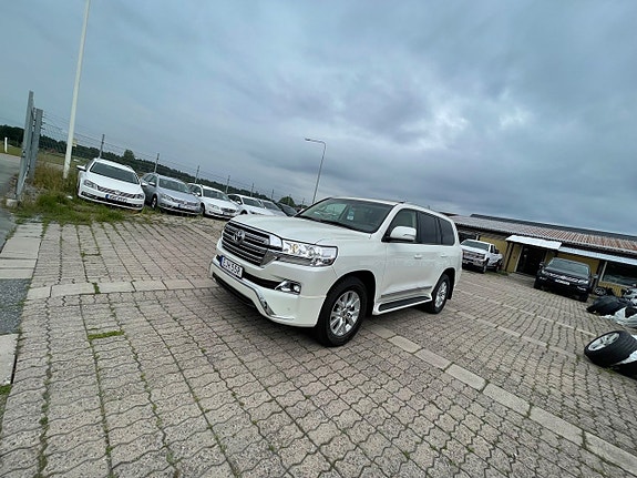 Toyota Land Cruiser 23 of 23