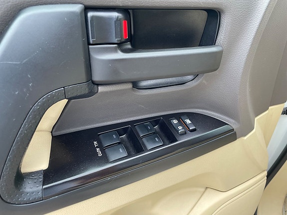 Toyota Land Cruiser 22 of 23
