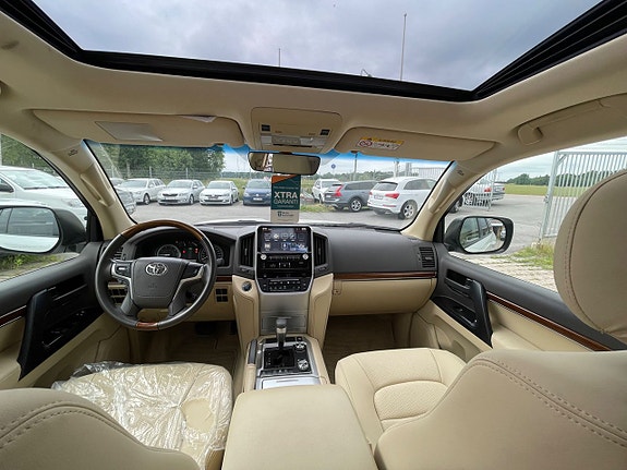 Toyota Land Cruiser 12 of 23