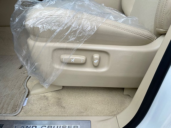 Toyota Land Cruiser 20 of 23