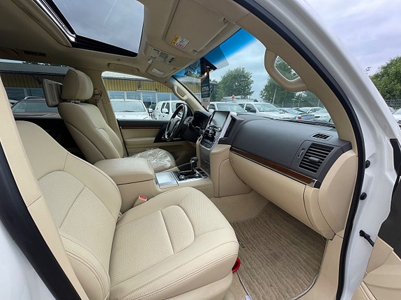 Toyota Land Cruiser 9 of 23
