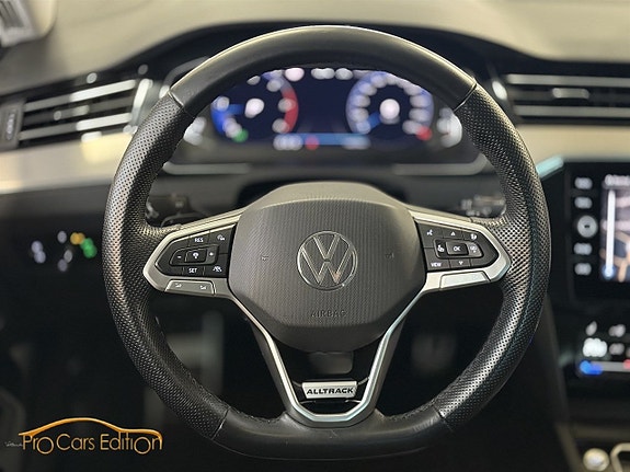 Volkswagen Passat Alltrack 13 of 18