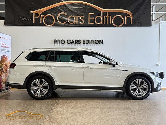 Volkswagen Passat Alltrack 3 of 5