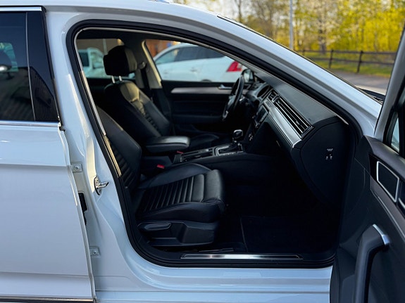Volkswagen Passat 17 of 28