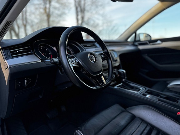 Volkswagen Passat 11 of 28