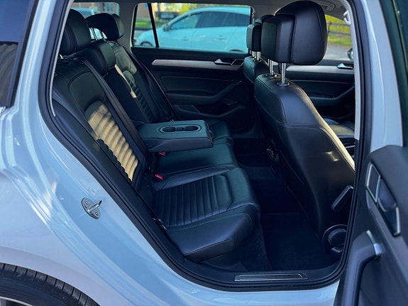 Volkswagen Passat 14 of 28