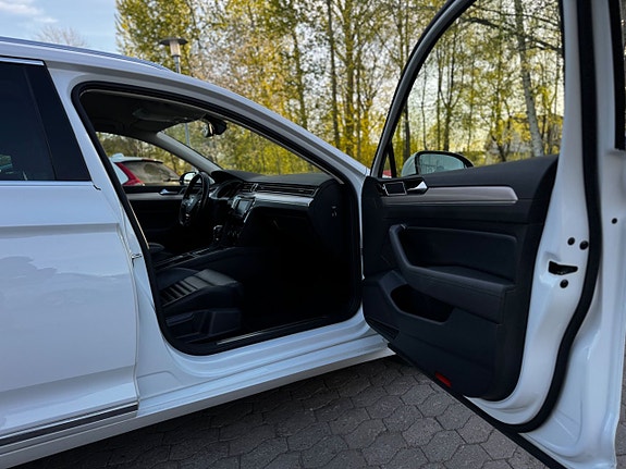 Volkswagen Passat 16 of 28