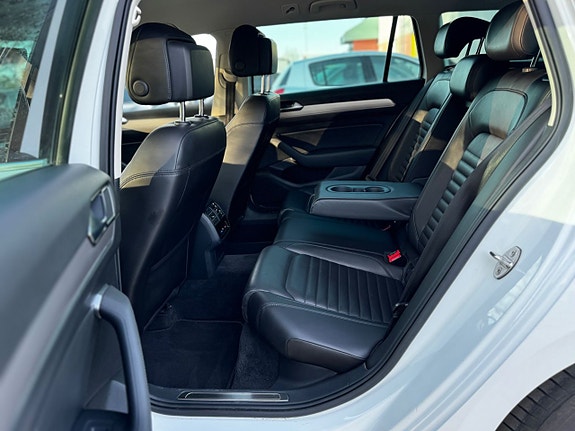 Volkswagen Passat 13 of 28