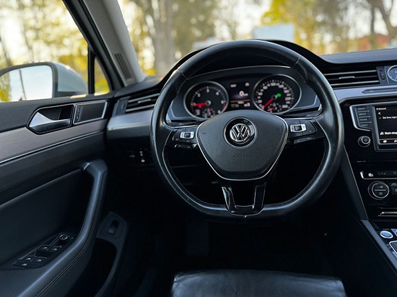 Volkswagen Passat 19 of 28