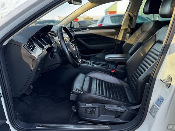 Volkswagen Passat 12 of 28