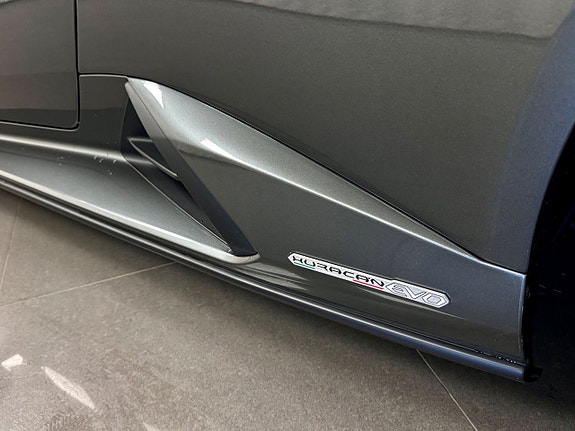Lamborghini Huracan 11 of 16