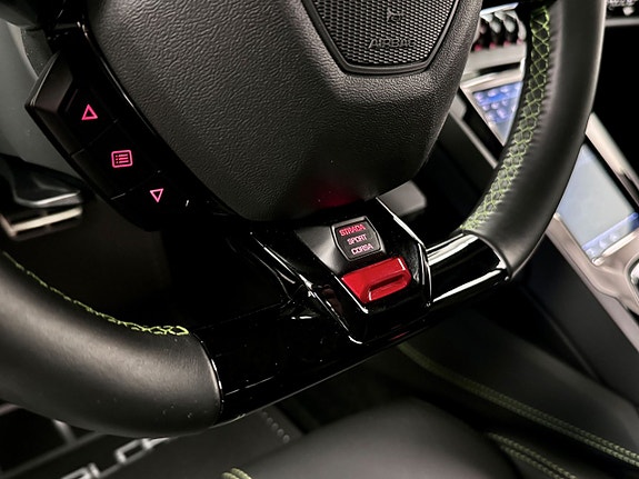 Lamborghini Huracan 12 of 16