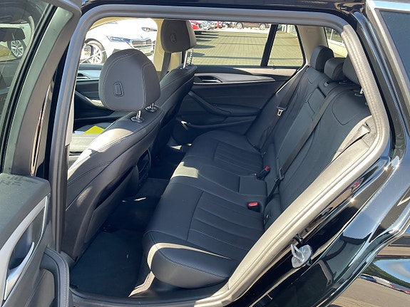 BMW 530e 8 of 30