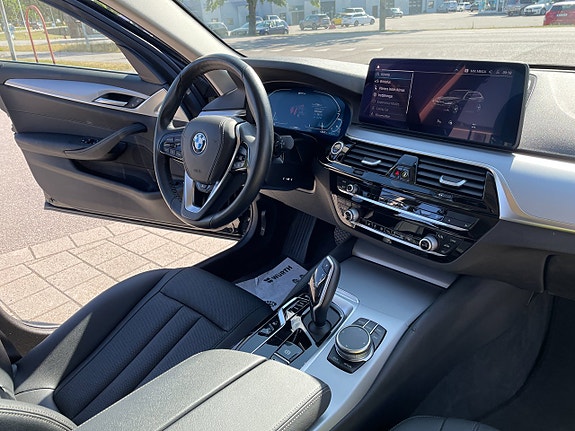 BMW 530e 16 of 30
