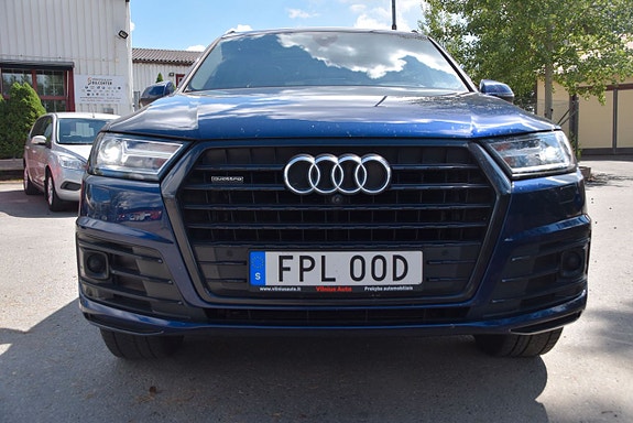 Audi Q7 2 of 5
