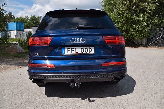 Audi Q7 4 of 5