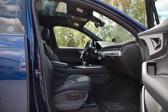 Audi Q7 9 of 26
