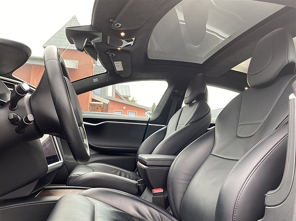 Tesla Model S 4 of 8