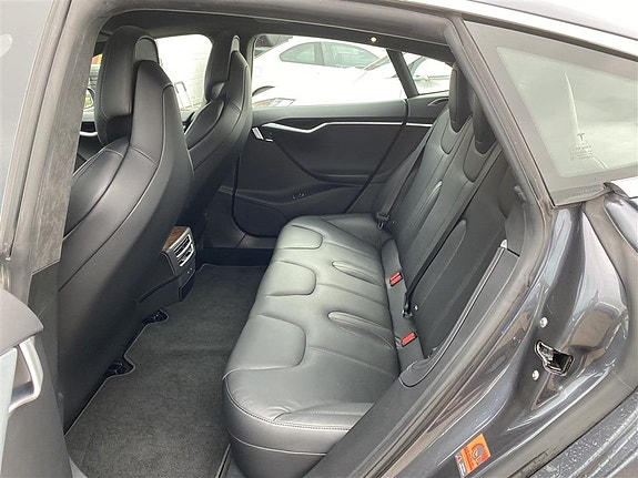 Tesla Model S 5 of 8