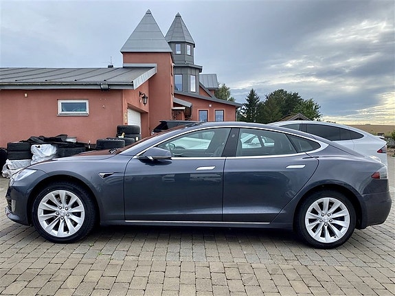 Tesla Model S 2 of 8