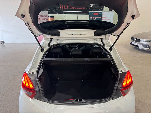 Peugeot 208 7 of 15