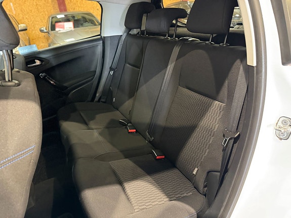 Peugeot 208 13 of 15