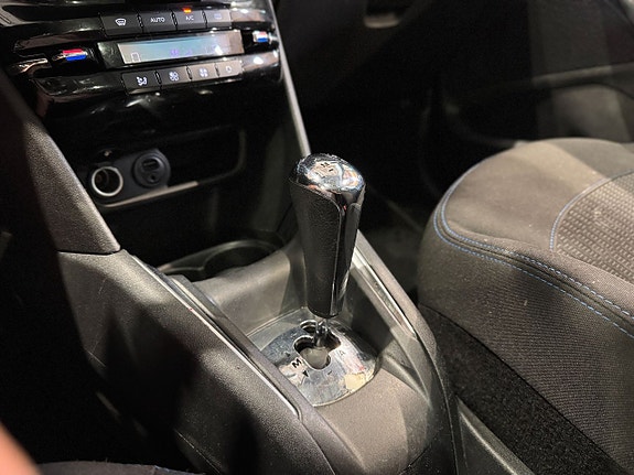 Peugeot 208 12 of 15