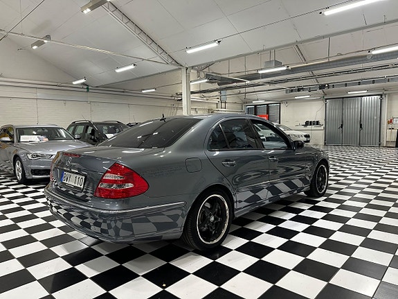 Mercedes-Benz E320 5 of 5