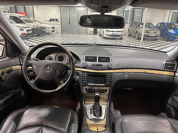 Mercedes-Benz E320 15 of 28
