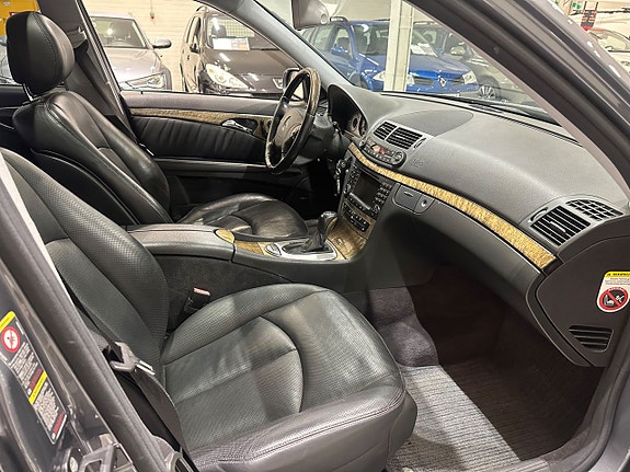 Mercedes-Benz E320 12 of 28