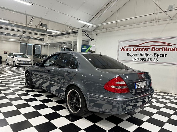 Mercedes-Benz E320 8 of 28