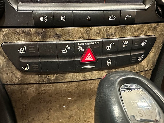 Mercedes-Benz E320 22 of 28