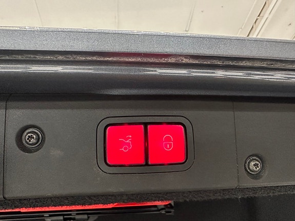Mercedes-Benz E320 28 of 28