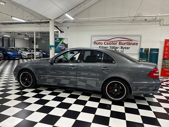 Mercedes-Benz E320 7 of 28