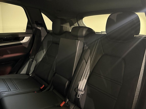 Porsche Cayenne 16 of 16