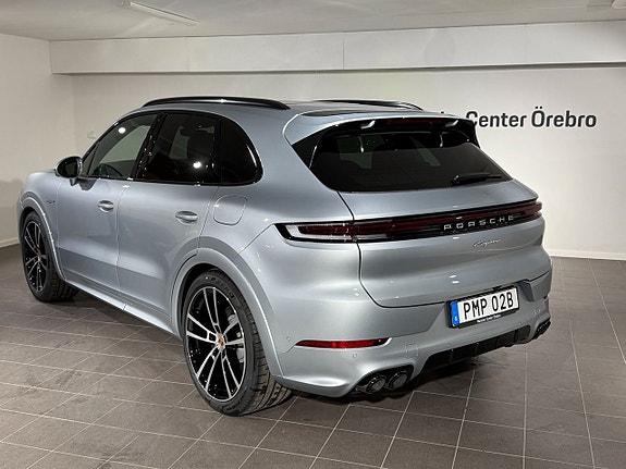 Porsche Cayenne 6 of 16