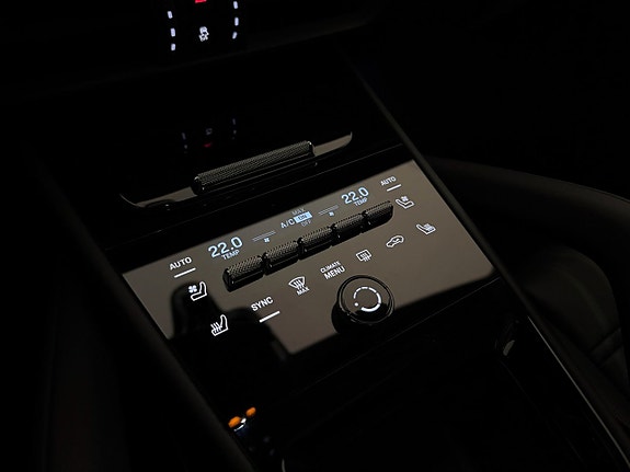 Porsche Cayenne 14 of 16