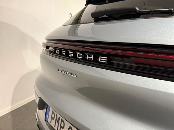 Porsche Cayenne 7 of 16