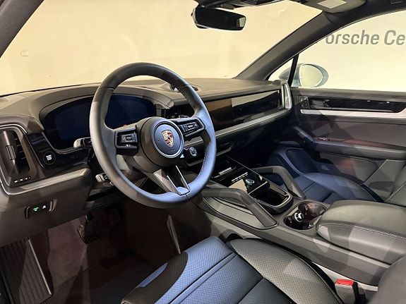 Porsche Cayenne 10 of 16