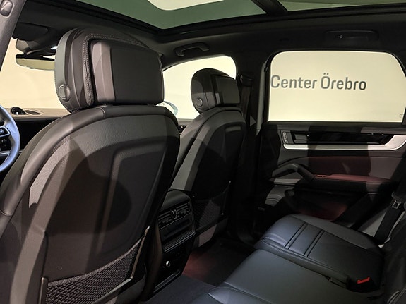 Porsche Cayenne 15 of 16