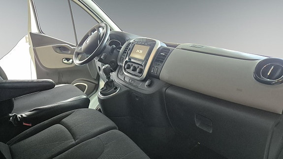 Renault Trafic 10 of 14