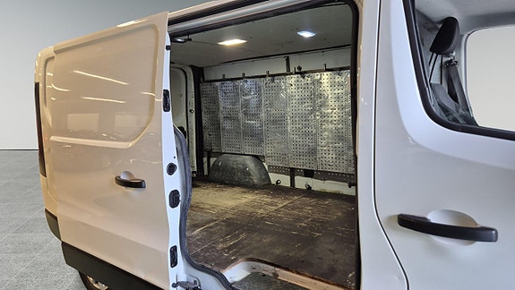 Renault Trafic 11 of 14